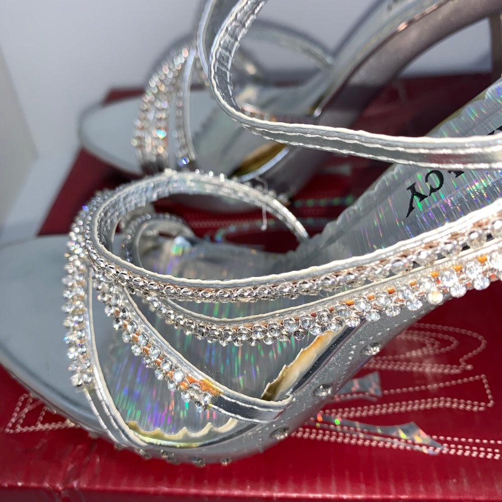 High Heels - Picture 9 of 11